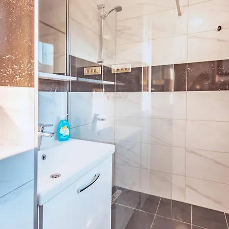 Lana Apartment *