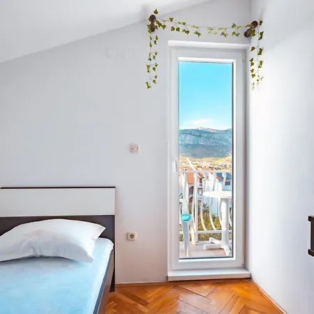 Lana Apartment *
